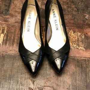 Anne Klein Black Leather Kitten Heel Pump 9 1/2
